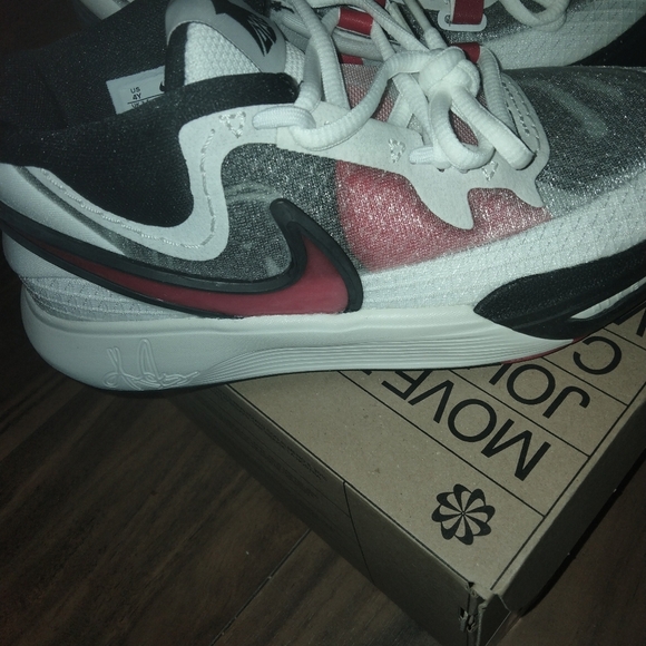 Nike Kyrie Irving shoes - Picture 6 of 6